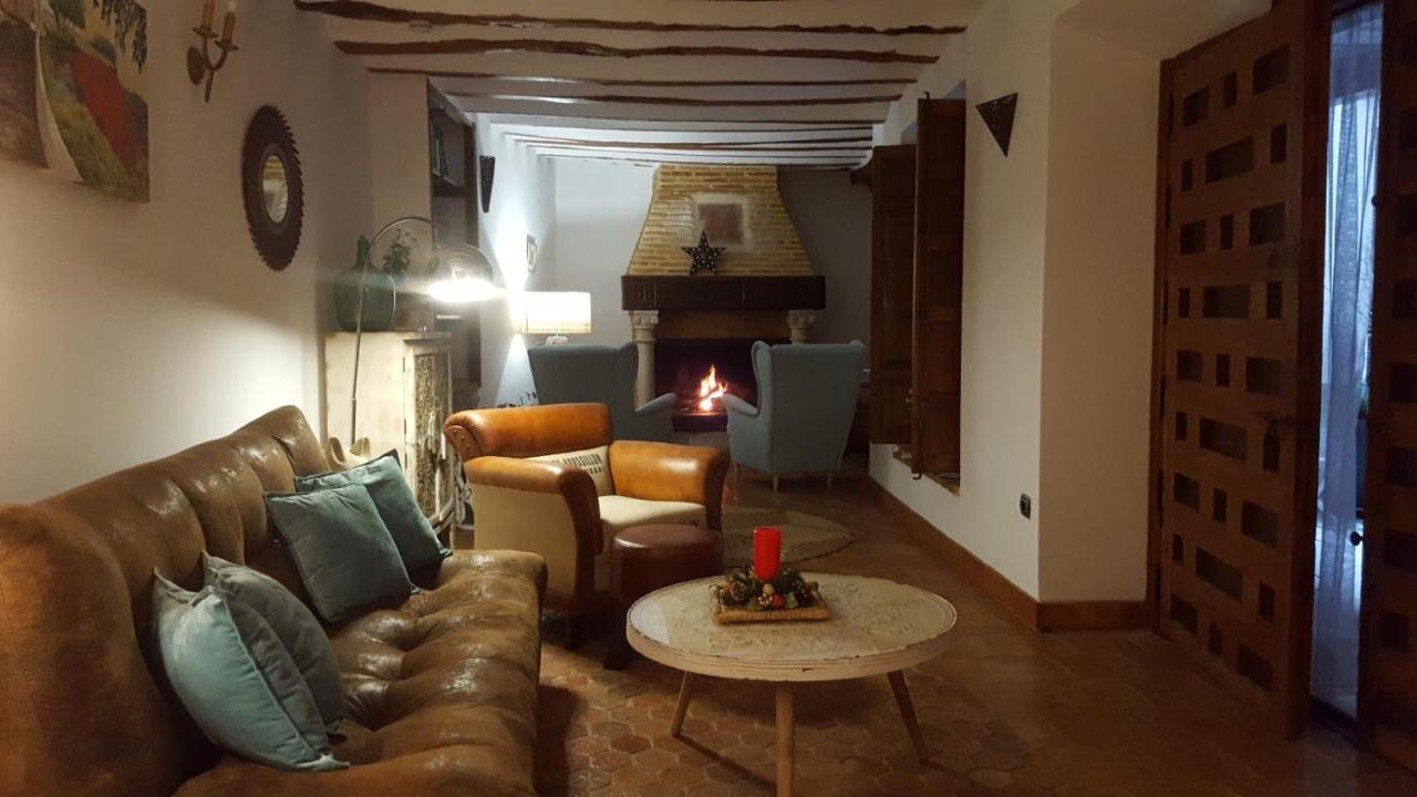 La Posada De Chinchilla ชินชิยา เด มอนเต อรากอน ภายนอก รูปภาพ